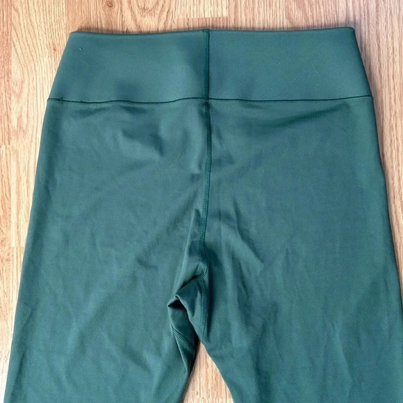 Uniqlo Green Leggings | Olive Green Leggings | Sage Green Leggings | Green - Picture 6 of 8